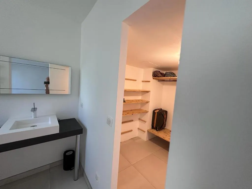 Magnifique Bas De Villa Entierement Independant Cannes 0*,  France