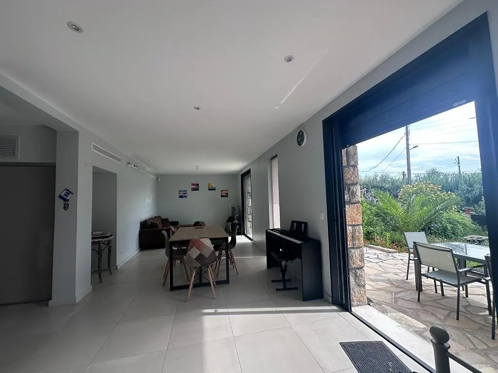 Holiday home Magnifique Bas De Villa Entierement Independant Cannes